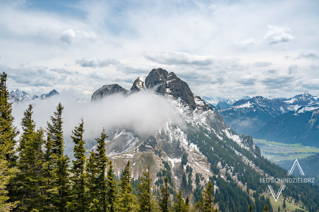 Fotografie_Leo_Schindzielorz_DE_Fruehling_Allgaeu_Breitenberg_20230520_A7400049_org | Atmosphärische Landschaftsbilder & Drohnenaufnahmen aus dem Allgäu, Tirol, Südtirol & der Schweiz – ideal für Leinwanddrucke & zur stilvollen Raumgestaltung. - Realisiert mit Pictrs.com