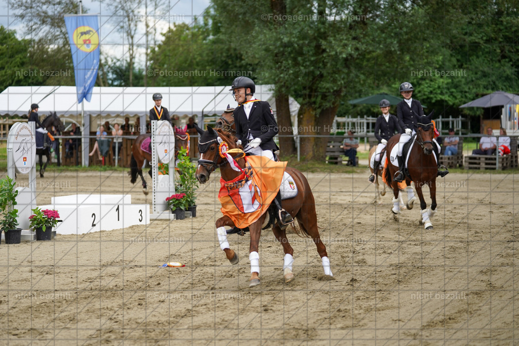 20240630-FAH02630 | Turnierbilder Schwabmünchen, Dressurbilder, Springreitturnier, Reitsportbilder, Turnierfotografen Bayern, Turnierfotograf