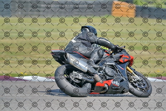 26BT02-0689 | markuskiefer.com - Realisiert mit Pictrs.com