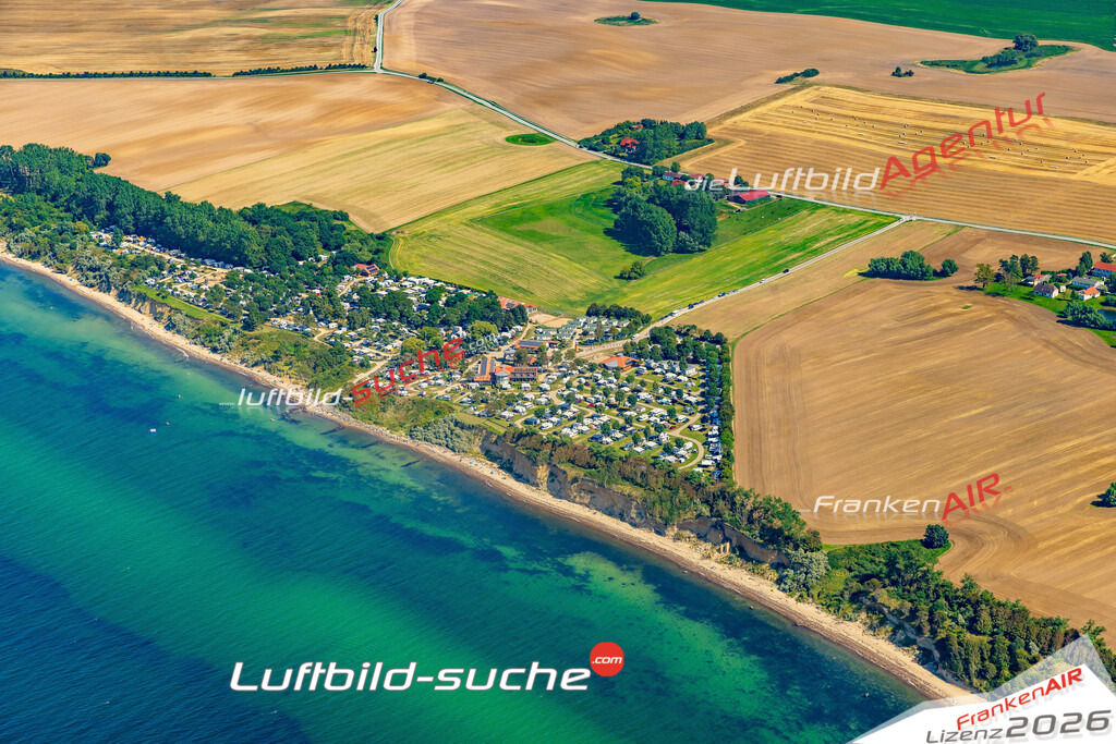 Rerik-Ost Camping am Strand Rerik Bild- Das Luftbild wurde 2025 vom UL-Flugzeug heraus erstellt ( keine Drohne bzw. Drohnenaufnahme ) - Hochauflösende Luftaufnahme -Nicht vergleichbar mit Google Maps oder Satelittenbilder- Die Geschenkidee !Mit Lizenz und Bildrechte bestellbar - CC