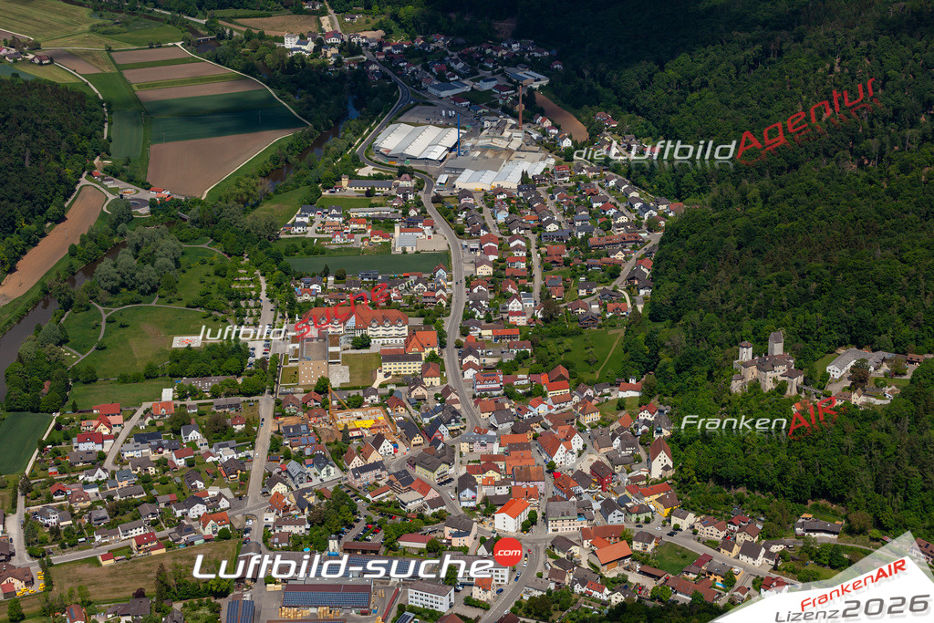 Die Luftbildaufnahme kindingerstrasse - Kipfenberg wurde 2020 mittels Flugzeug (keine Drohne) erstellt. Perfekte Schärfe und Druck- Ergebnisse- Garantiert!