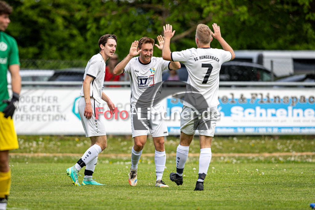 SV Raisting II gegen SG Hungerbach I | Fußball Herren Kreisklasse Gruppe 3 Zugspitze 2025/26 27. Spieltag, SV Raisting II gegen SG Hungerbach I, 20260510,Torjubel,2026-05-10 in 82399 Raisting (Raiffeisen Arena Raisting, Wielenbacher Str. 52), Bastian DERMAUT (Hungerbach 6), Jonas LISTLE (Hungerbach 10), Tobias SCHÜLLER (Hungerbach 7)Copyright: WolfgangxLindner www.foto-lindner.de