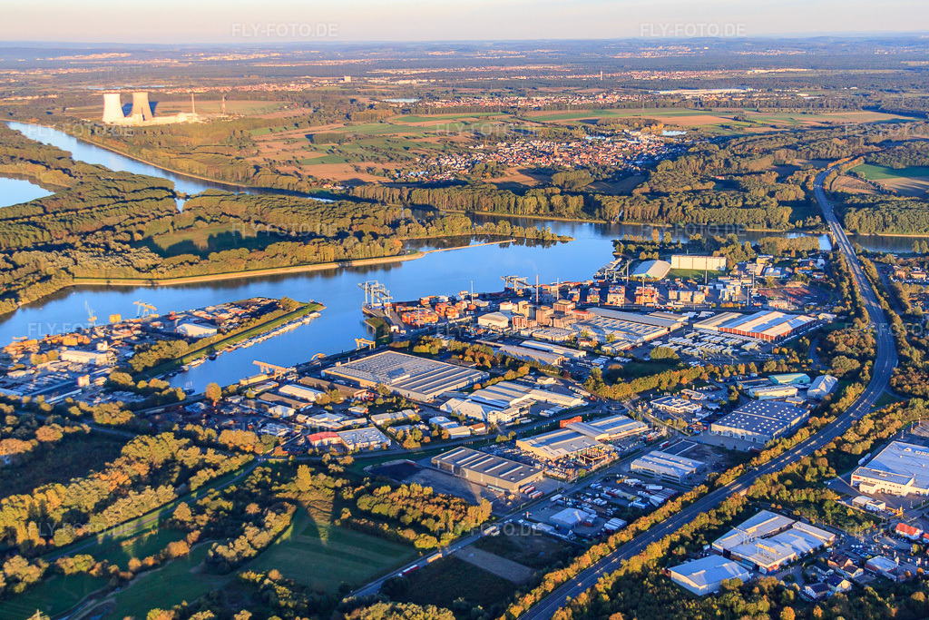 Luftbild: Hafen Germersheim mit TRICOR Packaging Systems GmbH, Smurfit Westrock Wellpappe Südwest, Ardagh Group und Hanewald Spedition in Germersheim im Bundesland Rheinland-Pfalz in Deutschland.Foto: IMG_60225.jpg vom 13.10.2013 durch Werner Riehm/FLY-FOTO.deTRICOR | Hersteller von innovativen Industrieverpackungen | TRICORSymbol aufklappenSustainable Packaging Manufacturers | Ardagh Group S.A