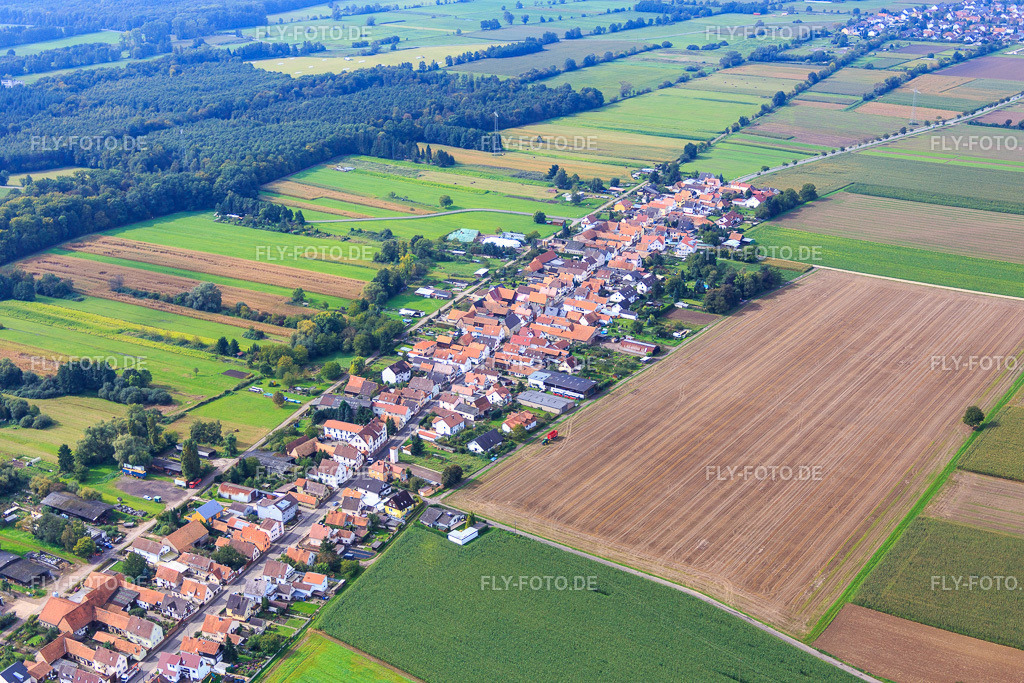 Saarstraße Ortsausgang nach W | Luftbild: Saarstraße Ortsausgang nach W in Kandel im Bundesland Rheinland-Pfalz in Deutschland. Foto: IMG_072809.jpg vom 19.09.2014 durch Werner Riehm/FLY-FOTO.de - Realisiert mit Pictrs.com