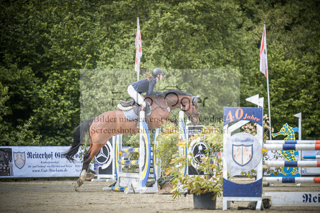 DOS_4644 | Entdecke hochwertige Reitturnierfotos von Foto Oger. Professionell, emotional und authentisch – jetzt Lieblingsmomente im Shop bestellen. - Realisiert mit Pictrs.com