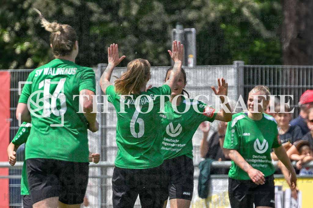 GER, FC Hauingen - SV Waldhaus, Frauen-Fussball, Rothaus Bezirkpokal, Finale, Saison 2024/2025, 29.05.2025 | Jubel nach dem TrefferGER, FC Hauingen - SV Waldhaus, Frauen-Fussball, Rothaus Bezirkpokal, Finale, Saison 2024/2025, 29.05.2025Foto: TH Fotografie/Thomas Hess