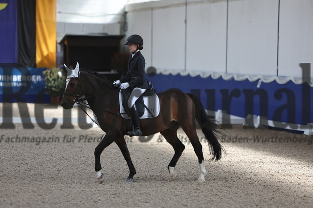 Pforzheim_2024_Prfg.Nr.19_Clara Elise Leprich_Violino Primo (3) | Alle Fotos der Reiterjournal Fotografin Doris Matthaes im Reiterjournal Online-Fotoshop. - Realisiert mit Pictrs.com