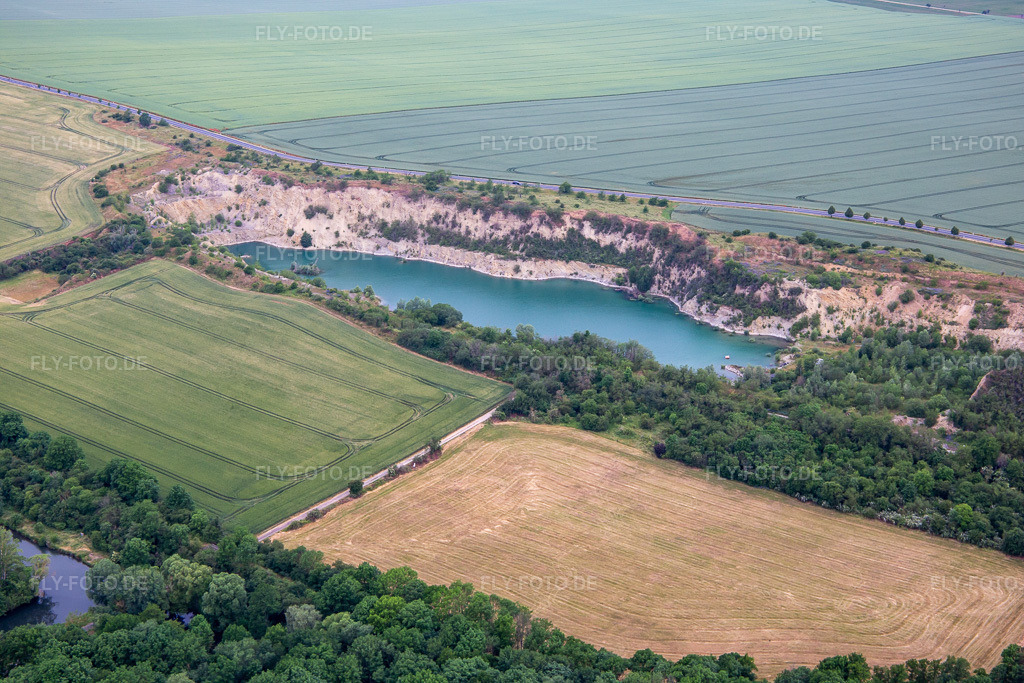 Luftbild: Baggersee an der Bahnhofstr im Ortsteil Ermsleben in Falkenstein im Bundesland Sachsen-Anhalt in Deutschland. Foto: IMG_136396.jpg vom 16.06.2023 durch Werner Riehm/FLY-FOTO.de