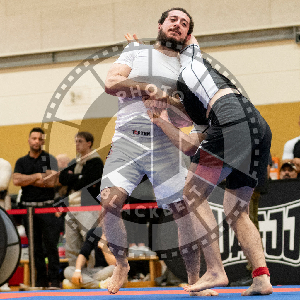 20231118PBB13553 | Fighters compete during the AJP Tour 600 Frankfurt Championship in Frankfurt/Main, Germany, on November 18, 2023.