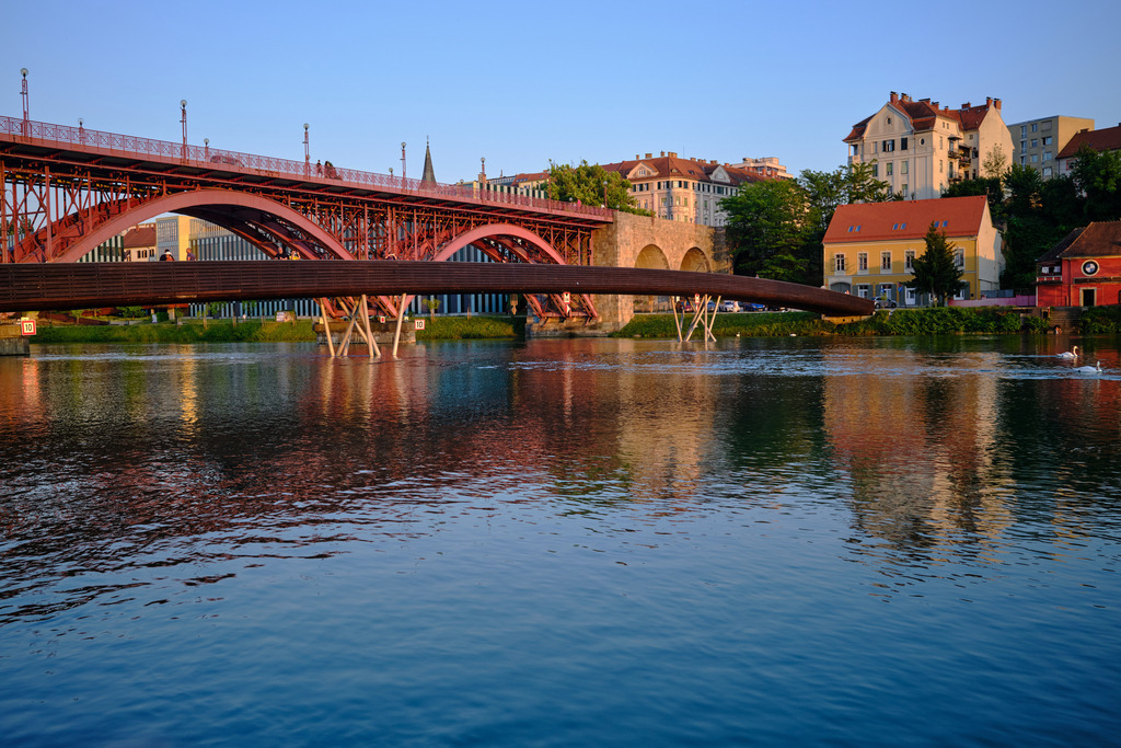 Stari Most über die Drau | Maribor, Slowenien - June 19, 2025: Stari Most über die Drau. - Realisiert mit Pictrs.com