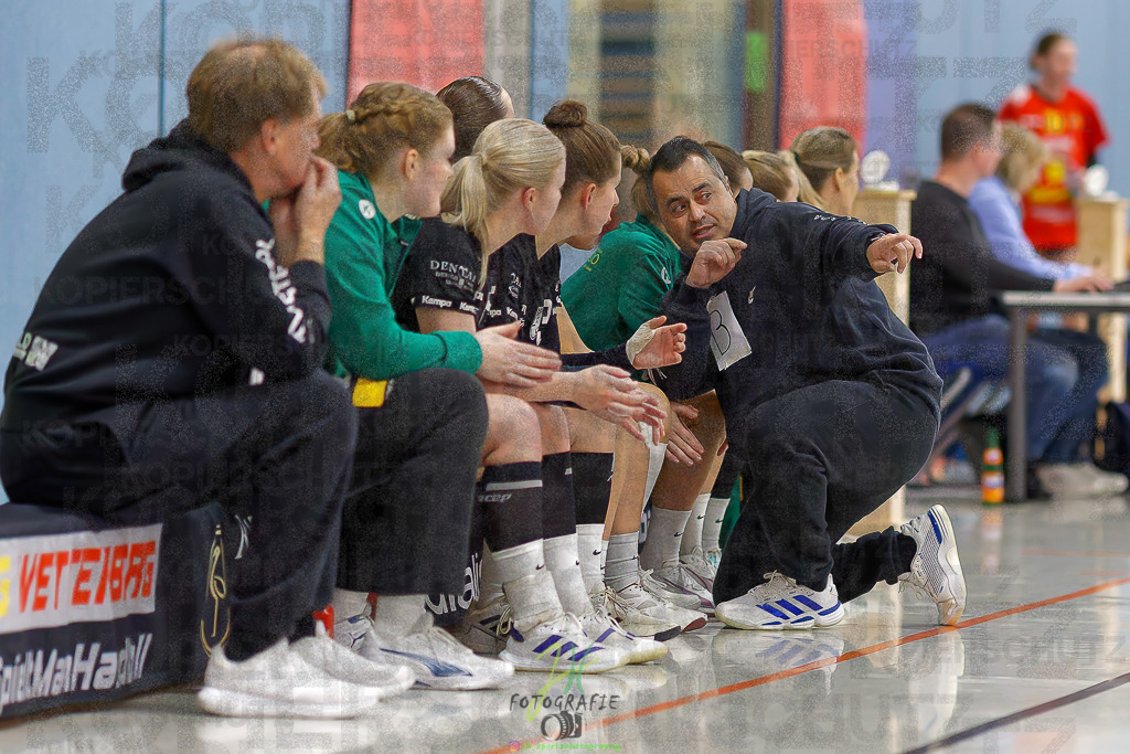 Frauen Regionalliga (HHV); HSG Wettenberg - HSG Twistetal | Frauen Regionalliga (HHV); HSG Wettenberg - HSG Twistetal am 08.11.2025 in Launsbach (Wettenberg) (Halle GS Launsbach (Wettenberg))Photo © 2025 - Jörg Heinrich - Realisiert mit Pictrs.com