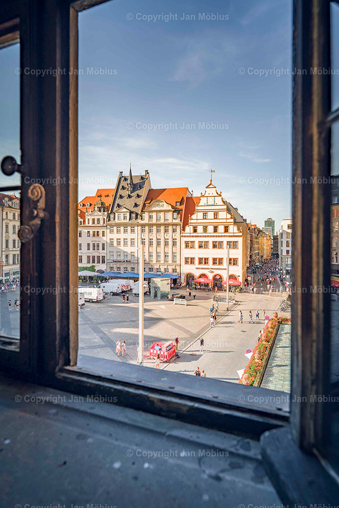 Marktplatz Leipzig | Der Marktplatz Leipzig ist das historische Herz der Stadt – voller Geschichte, architektonischer Eleganz und urbanem Leben. Zwischen dem Alten Rathaus, Märkten, Events und Straßenmusik pulsiert hier Leipzig pur. - Realisiert mit Pictrs.com