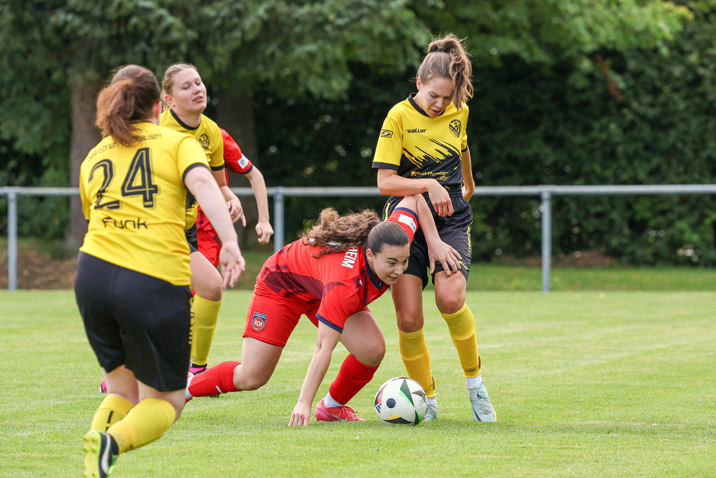 Fußball I FRAUEN I Saison 2025-2026 I Freundschaftsspiel I SGM Ebnat-Waldhausen - 1FC Heidenheim 1846 2 I_250823_4066 | Fotopresso – Sportfotografie in Heidenheim & Umgebung. Professionelle Sportfotografie für unvergessliche Momente. Dynamische Action-Shots, emotionale Szenen & hochwertige Bilder. - Realisiert mit Pictrs.com