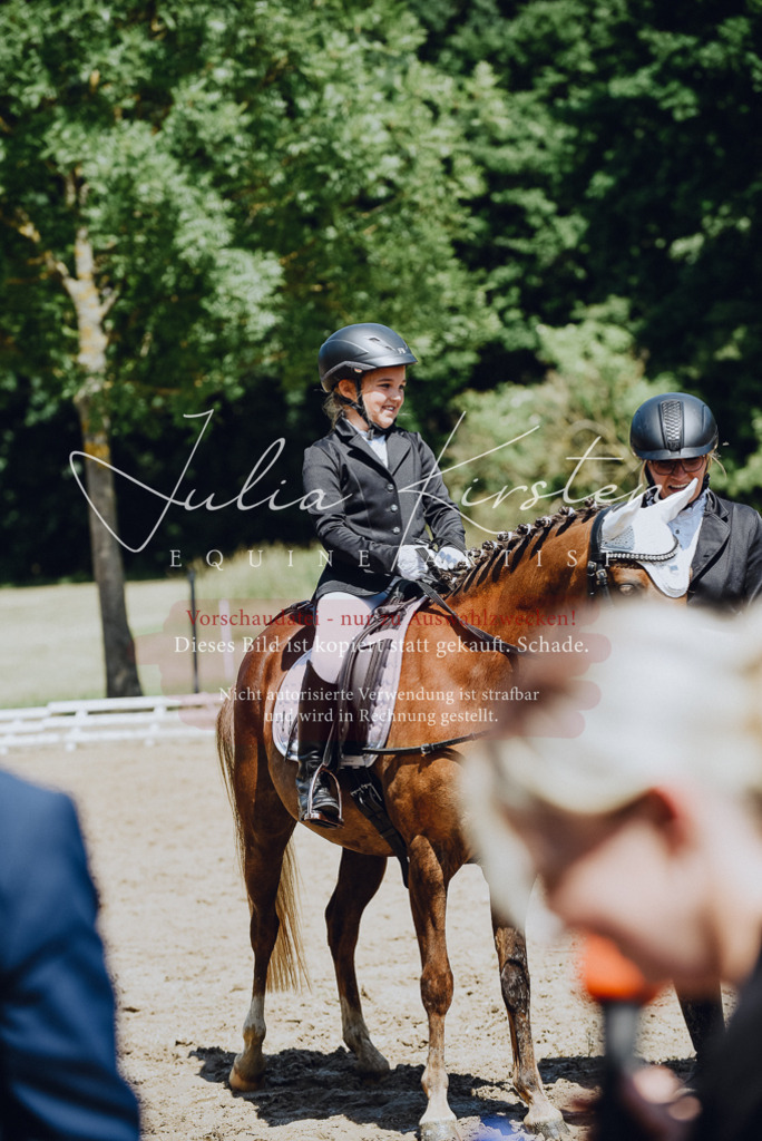 DSC_2674 | Pferde- und Turnierfotografie in Westsachsen. Pferdeportraits, Auftragszeichnungen und intuitive Kunst.
