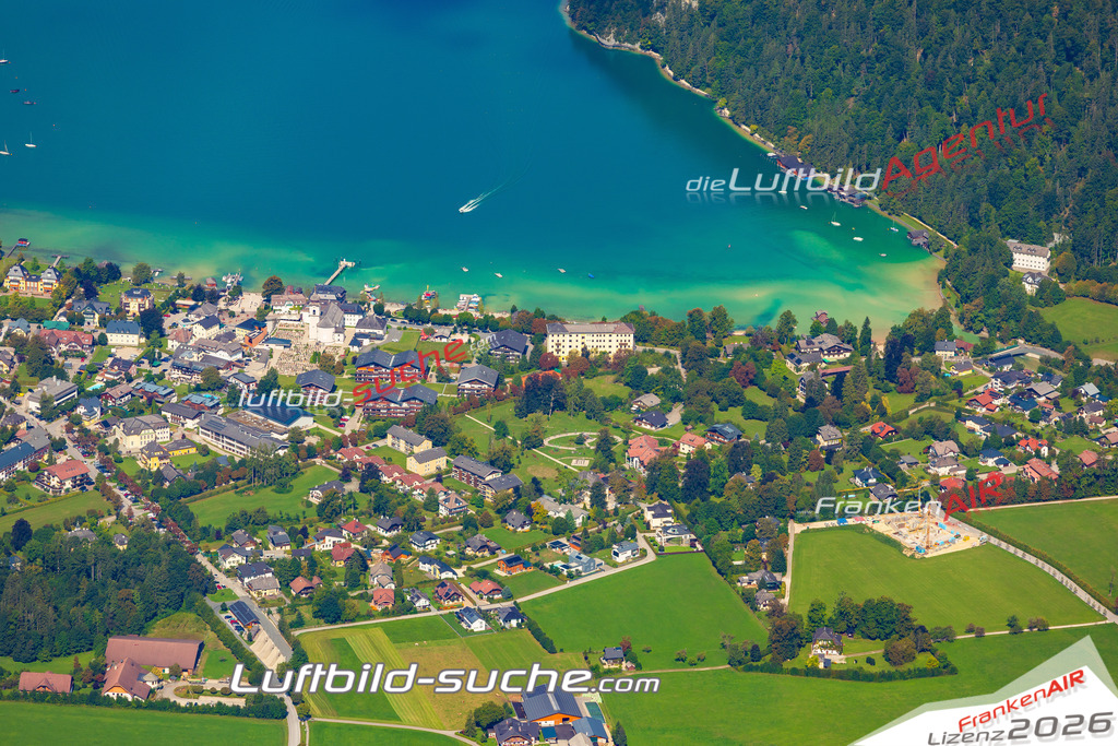 Luftaufnahme der Stadt Strobl - Die Luftaufnahme wurde 2025 vom UL-Flugzeug heraus erstellt ( keine Drohne ) - Hochauflösende Luftaufnahme - für professionelle Ausdrucke geeignet. Die Geschenkidee !Mit Lizenz und Bildrechte bestellbar