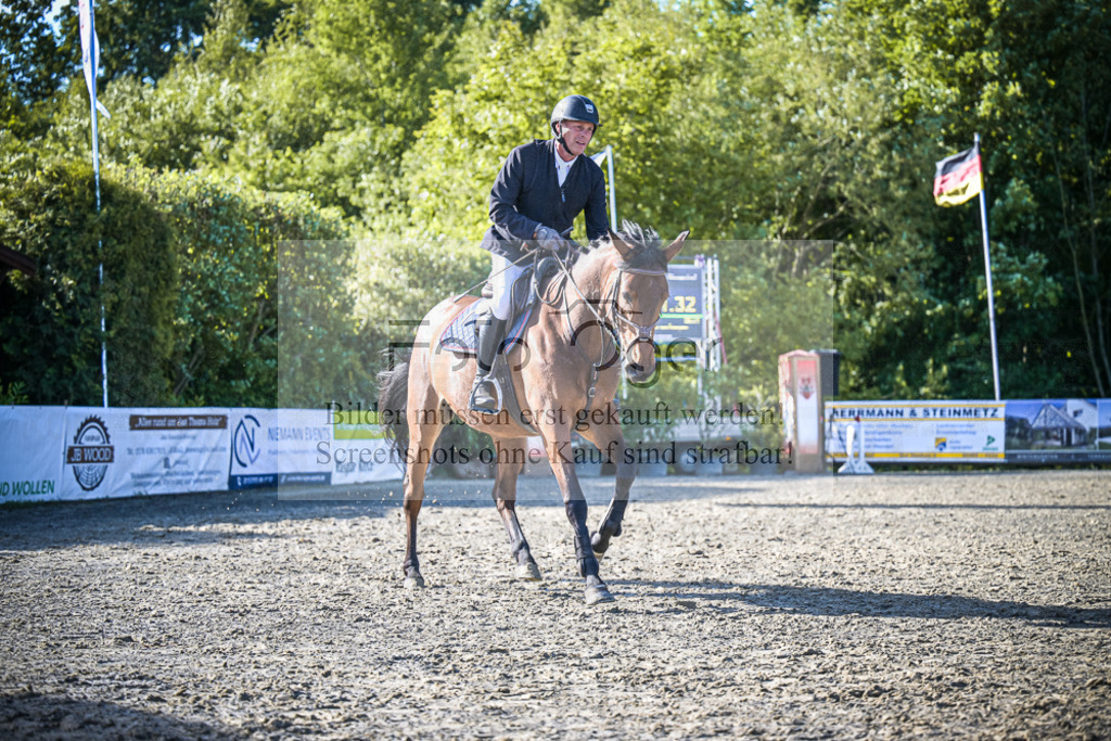 DOS_7005 | Entdecke hochwertige Reitturnierfotos von Foto Oger. Professionell, emotional und authentisch – jetzt Lieblingsmomente im Shop bestellen.Deutschlandweite Turnierfotografie. - Realisiert mit Pictrs.com