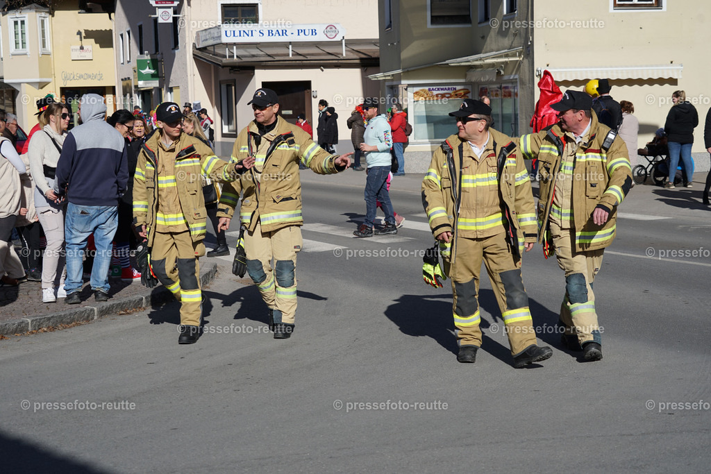 15-news-2023-Feb16-Unsinniger_Fasching_Reutte-sony-DSC02360 | Info aus dem Bezirk Reutte/Ausserfern Tirol sowie eine umfangreiche Bilddatenbank über die gesamte Region: Lechtal, Talkessel Reutte, Tannheimertal, Zwischentoren. Lech, Plansee, Zugspitze, Grenztunnel, B179, Fernpassstraße, Verkehr, Lawinen, Tradition, - Realisiert mit Pictrs.com
