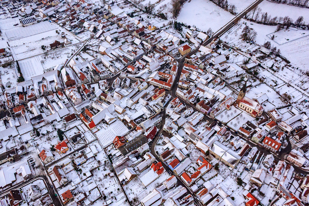 Luftbild: Haselschußgasse bei Schnee in Steinweiler im Bundesland Rheinland-Pfalz in Deutschland. Foto: IMG_23782.jpg vom 16.01.2010 durch Werner Riehm/FLY-FOTO.de