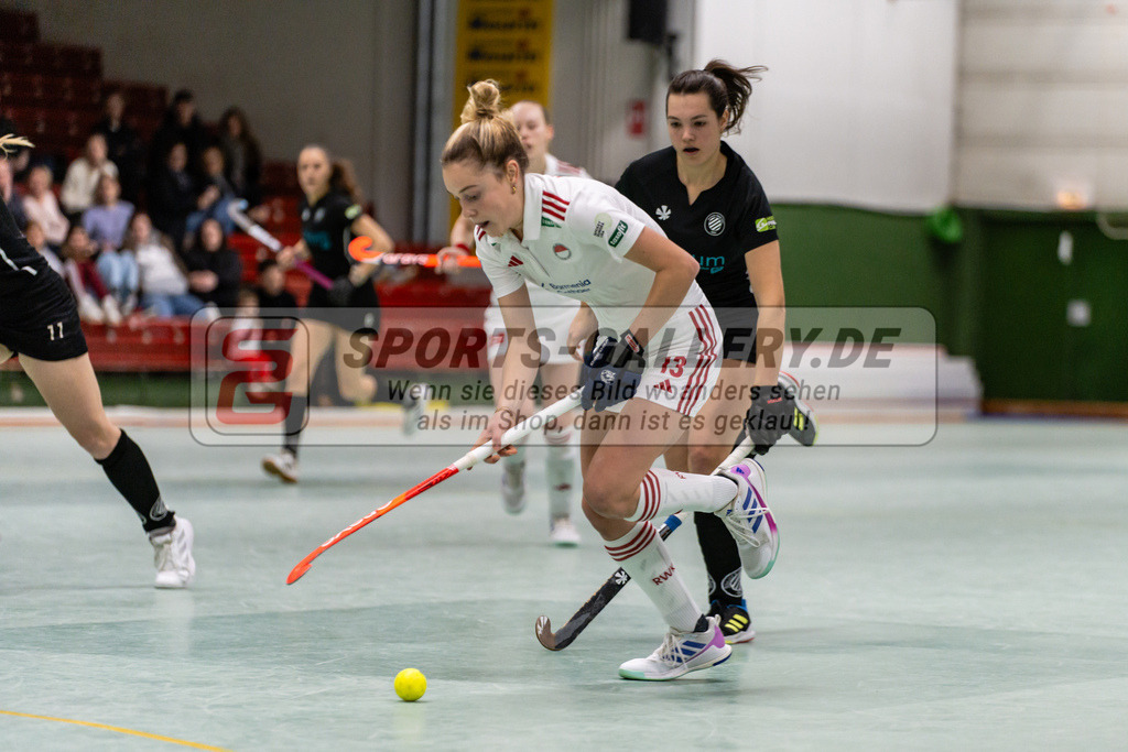 SFE_20250112_0109 | Köln, Deutschland, 12.01.2025:  ßHockey 1. Bundesliga Damen Rot-Weiss Köln - Schwarz-Weiß Köln im KTHC Stadion Rot-Weiss Köln Tennis and Hockey Club am 12.01.2025 in Köln, Deutschland. (Foto von Stephan Fehrmann)Köln, Germany, 12.01.2025: ßHockey 1. Bundesliga Damen Rot-Weiss Köln - Schwarz-Weiß Köln in KTHC Stadion Rot-Weiss Köln Tennis and Hockey Club at 12.01.2025 in Köln, Deutschland. (Foto from Stephan Fehrmann)