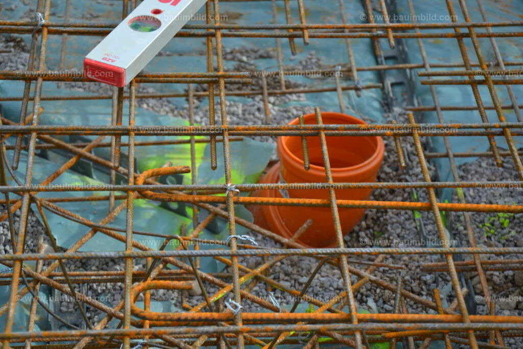 bib-lg03-abwasserkanal-0008 | Nach LV-Leistungsgruppen sortierte Detailfotos über den Bau eines Hauses. Alle Hausbau-Bilder direkt vom Urheber und Autor der Website Haus-Selber-Bauen.com