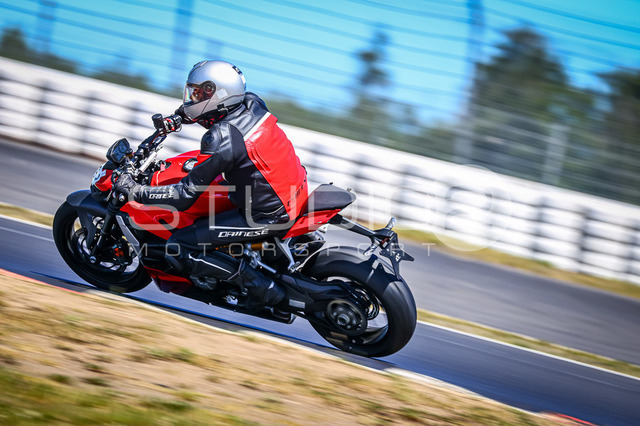 0762-260526NBR-022_762 | Deine Full-Service-Agentur für ✔️Videoproduktionen und ✔️Motorsportfotografie Jetzt Angebot anfragen!