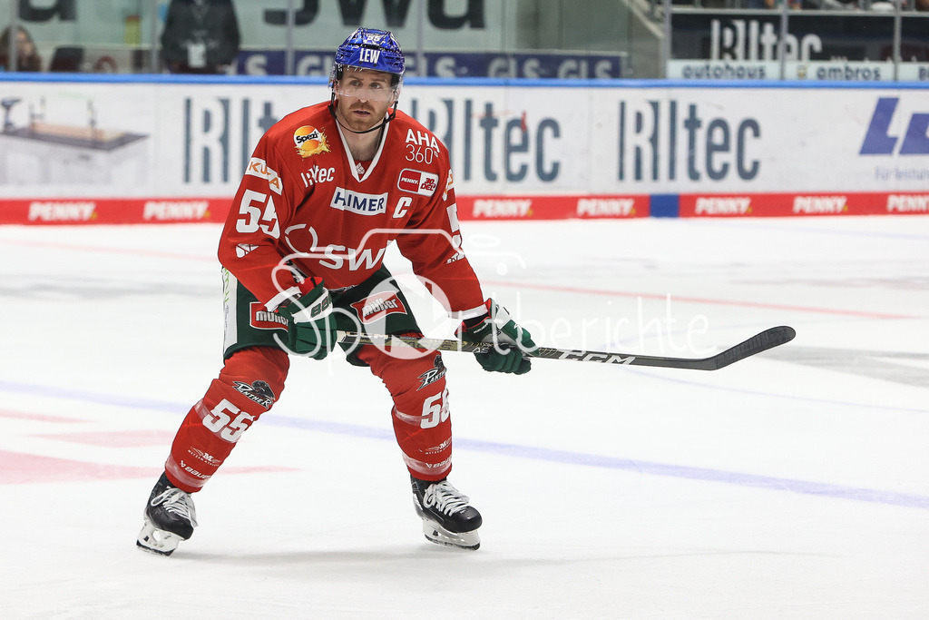 Augsburger Panther - Schwenninger Wild Wings | Das C auf der Burst - der neue Panther Kapitaen David WARSOFSKY (AEV #55) in Aktion / Freisteller / Einezlfoto