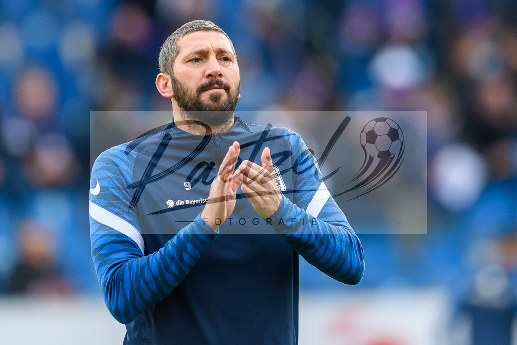 OSNTSV20211106_080 | Fussball, Herren: Sascha Moelders (TSV 1860 Muenchen) gestikuliert, Gestik bei dem Spiel der 3. Liga zwischen VfL Osnabrueck und TSV 1860 Muenchen im Stadion an der Bremer Bruecke am 06.11.2021 in Osnanbrueck, Deutschland.DFB / DFL REGULATIONS PROHIBIT ANY USE OF PHOTOGRAPHS AS IMAGE SEQUENCES AND/OR QUASI-VIDEO. - Realisiert mit Pictrs.com