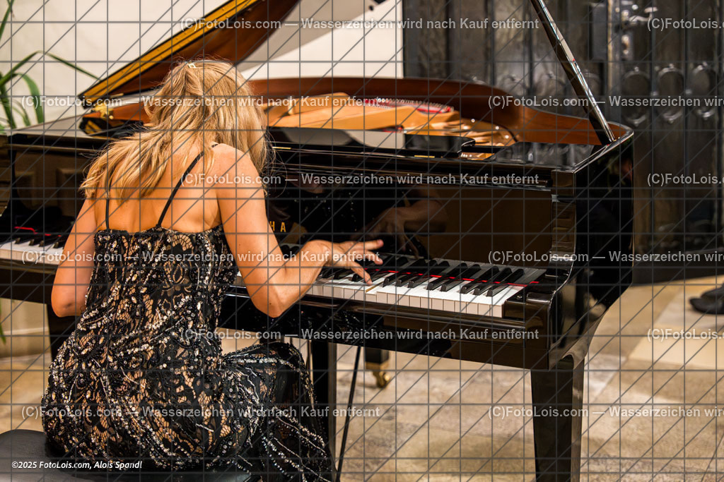 _ALP2676_Empfang_Angatscheva-Klavier | XLI. CHOPIN-Festival, Do 14. Aug. 2025, Empfang nach dem PRÄLUDIUM im Dom des Erlauftales im Rathaus Scheibbs und Auftritt von Klaviersolistin Donka ANGATSCHEVA in der Rathausaula vor  Ehrengästen und Künstlern.