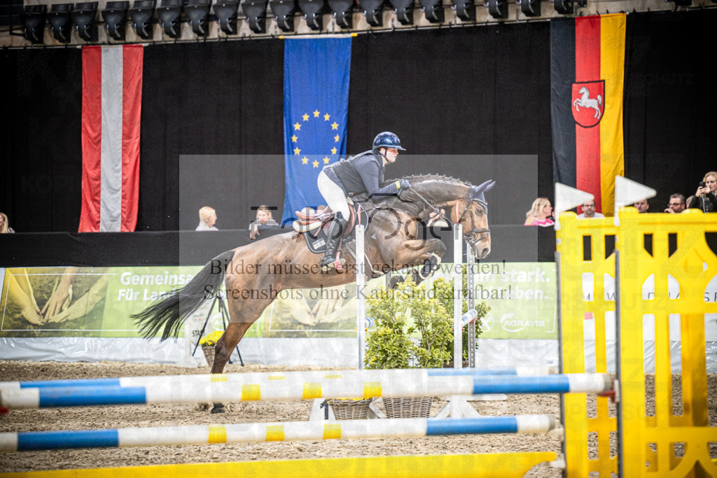 DOS_2050 | Entdecke hochwertige Reitturnierfotos von Foto Oger. Professionell, emotional und authentisch – jetzt Lieblingsmomente im Shop bestellen.Deutschlandweite Turnierfotografie. - Realisiert mit Pictrs.com