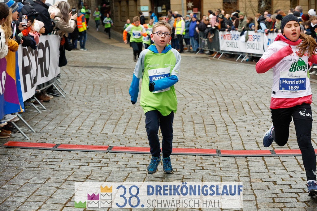 1700m Stadtwerke Jugendlauf | 3 Koenigslauf 2024 1700m Stadtwerke Jugendlauf - Realisiert mit Pictrs.com