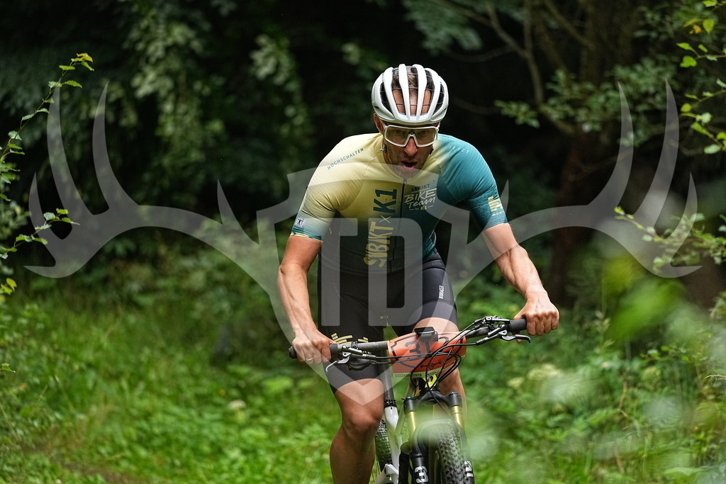 FC109957 | Fotogalerie der Treibjagd im Dunkelwald - Dein MTB Etappenrennen im Erzgebirge - Realisiert mit Pictrs.com