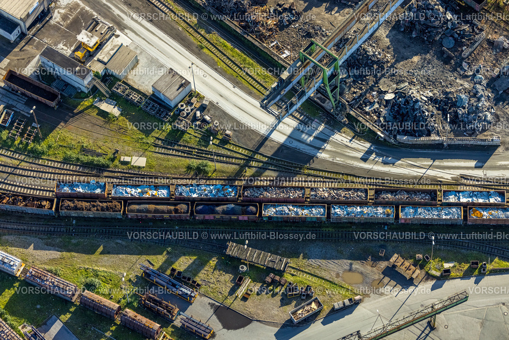 Witten231101200 | Luftbild, Deutsche Edelstahlwerke Specialty Steel GmbH & Co. KG Hauptsitz Witten Industrieanlagen und Güterzug mit Ladung, Metallteile Abfall, Witten, Ruhrgebiet, Nordrhein-Westfalen, Deutschland