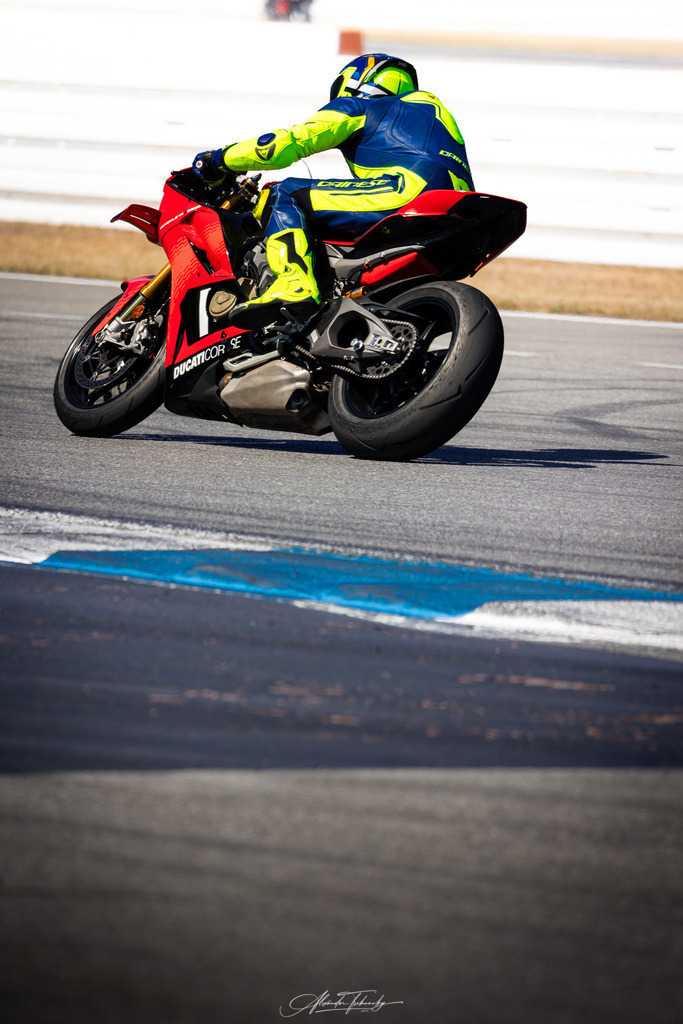 Ducati Trackday Hockenheimring 2026 | Entdecken Sie die faszinierende Welt von Alexander Tschuncky Arts: Kreative Fotografie, atemberaubende Automobilkunst und hochwertiger Bilderdruck. Lassen Sie sich inspirieren! - Realisiert mit Pictrs.com