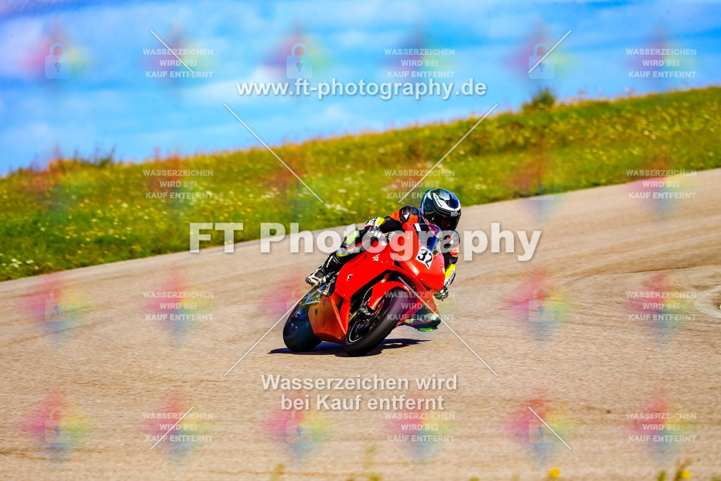 032-5247 | Hier findet Ihr Bilder von Touristenfahrten auf der Nürburgring Nordschleife oder von anderen Veranstaltungen die ich besucht habe. Viel Spass beim Durch Schauen 