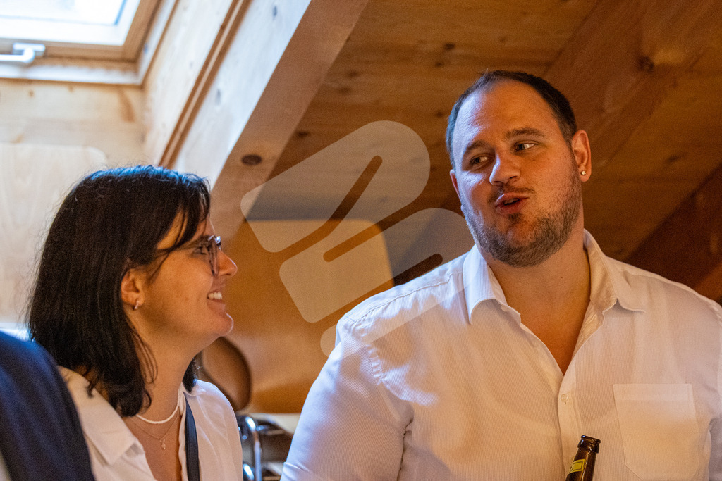 SKE100J_4659 | Die Schwinger des Schwyzer Kantonalen Schwingerverbandes: Fotos, die Dynamik und Leidenschaft festhalten, sowie emotionale Momente aus dem traditionellen Schwingsport zeigen. - Realisiert mit Pictrs.com