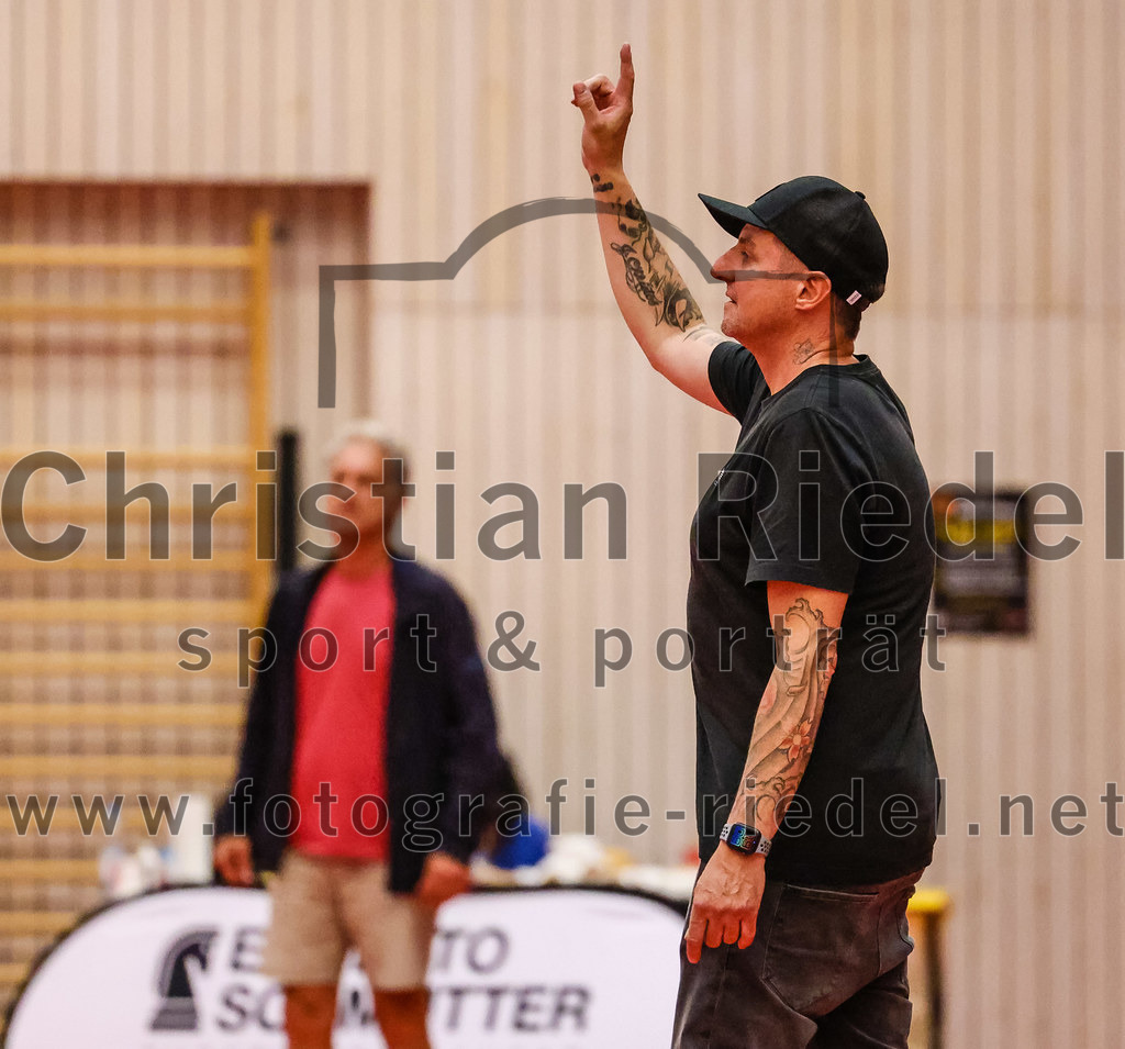 2022-05-29_062_SpVgg_Altenerding_gegen_Muenchen_Basket_2 | Erding, Deutschland, 29.05.2022:
Basketball, Bezirksliga 2021 / 2022, Herren Turnier der 2. der Aufstiegsrunden, SpVgg Altenerding gegen München Basket 2, Endergebnis: 

Trainer Christos Takis Paraschidis (SpVgg Altenerding)

Foto: Christian Riedel / fotografie-riedel.net