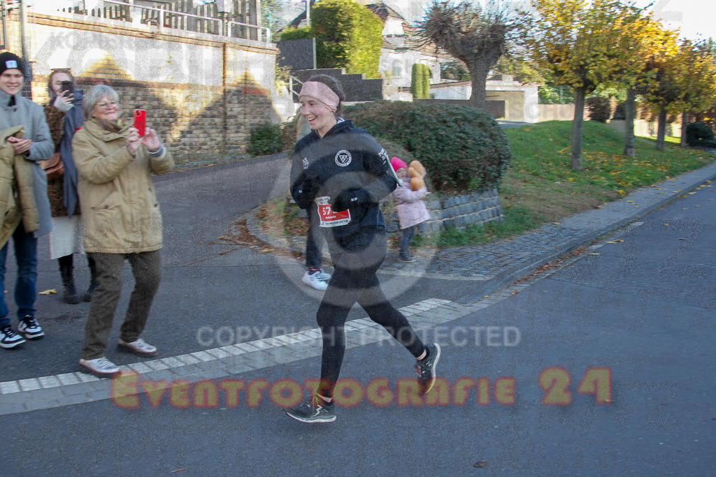 241201_1231_EV4_2832 | Sportfotografie im Rhein-Sieg Kreis, Köln, Bonn, NRW, Rheinland Pfalz, Hessen, etc. Unser Tätigkeitsfeld umfasst den Laufsport vom Volkslauf über den Marathon, Duathlon, Triathon bis zum Ultralauf wie Kölnpfad Ultra oder Schindertrail.