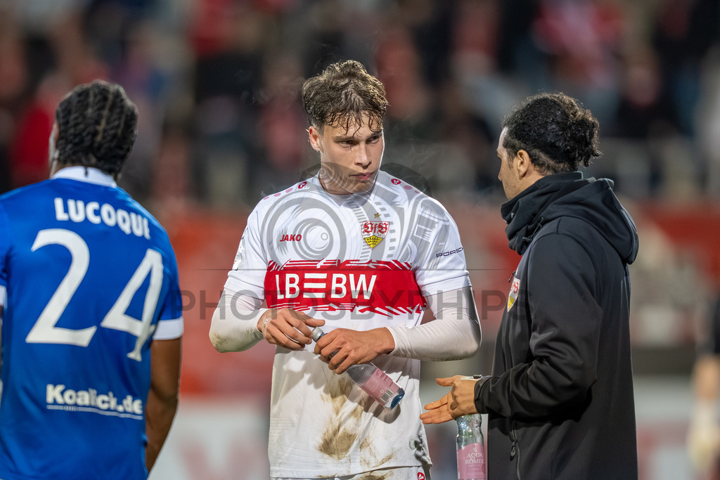 VfB Stuttgart II vs. FC Energie Cottbus, Fussball, 3.Liga, 27. Spieltag, Saison 2025/2026, 03.03.2026 | Christopher Olivier (VfB Stuttgart II, #24),VfB Stuttgart II vs. FC Energie Cottbus, Fussball, 3.Liga, 27. Spieltag, Saison 2025/2026, 03.03.2026Foto: photosbyphips/Philip Ziegler