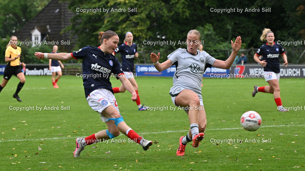 Holstein Kiel vs VfL Wolfsburg II | Kira Hasse (Holstein #24) vs Jasmin Zimmermann (Wolfsburg #15) / Fußball-Regionalliga Nord Frauen 2026/2027 / Holstein Kiel vs VfL Wolfsburg II / Waldwiese / Kiel / 13.09.26 - Realisiert mit Pictrs.com