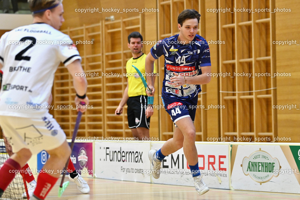 VSV Unihockey vs. KAC Floorball | #44 Luca Widnig VSV Unihockey, Christoph Gruber Referee, VSV Unihockey vs. KAC Floorball, VSV Unihockey vs. KAC Floorball am 28.03.2026 in Villach (Ballspielhalle St. Martin), Austria, (Photo by Bernd Stefan)