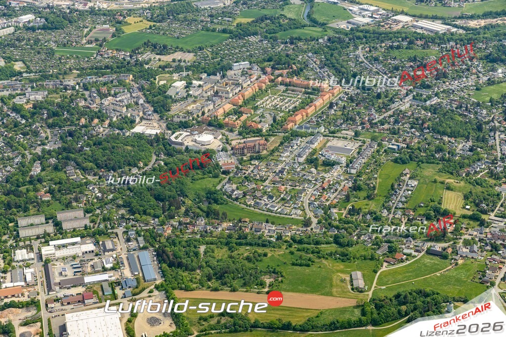 Die Luftaufnahme Stadtgebiet-West - Plauen wurde 2022 vom Flugzeug aus (keine Drohne) erstellt. Hohe Auflösung -für große Poster und Wandbilder geeignet - Garantiert!