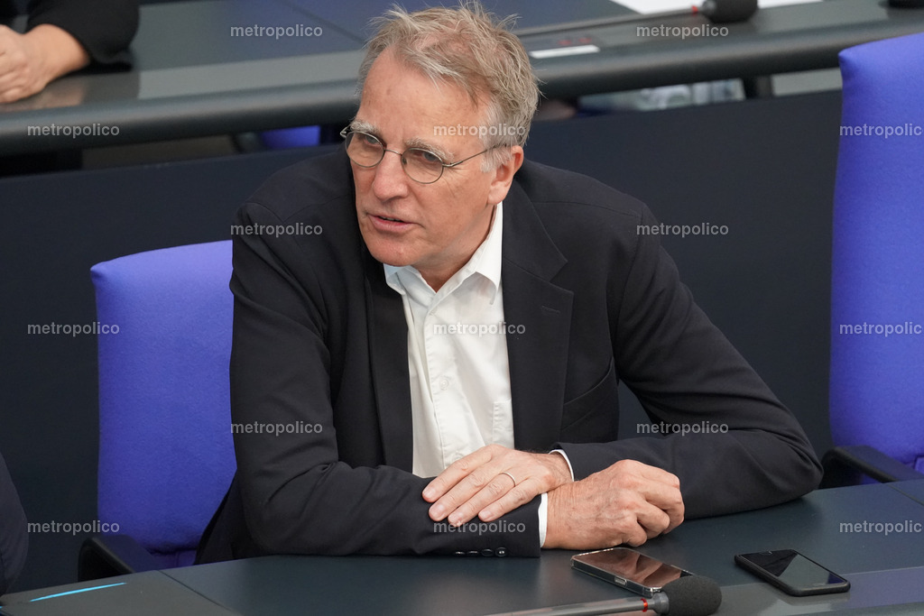 Stefan Wenzel (4) | Metropolico