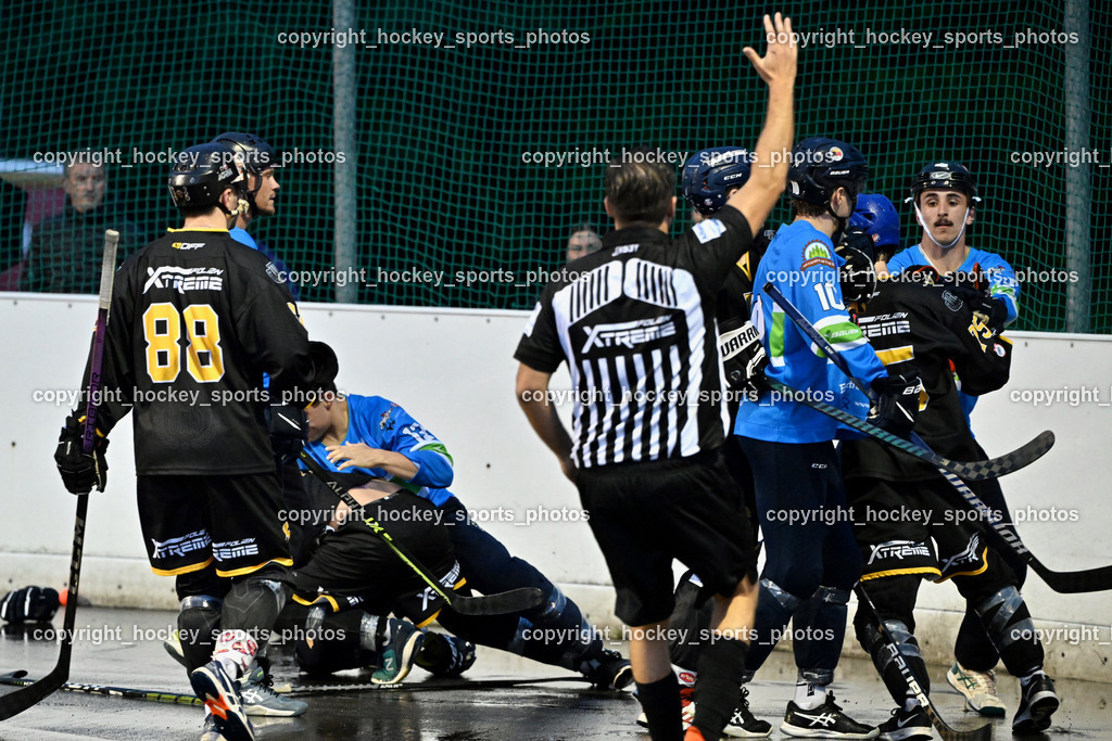 VAS Ballhockey Villach vs. ASKÖ Villach Ballhockey | #88 Groyer Fabian, #29 Wohlfahrt Philipp, #13 Scharf Nikolas, Faustkampf, #10 Raspotnig Julian, #3 Fertschai Mathias, Samrock Markus Referee, VAS Ballhockey Villach vs. ASKÖ Villach Ballhockey, VAS Ballhockey Villach vs. ASKÖ Villach Ballhockey am 28.05.2025 in Villach (Alpen Arena ), Austria, (Photo by Bernd Stefan)