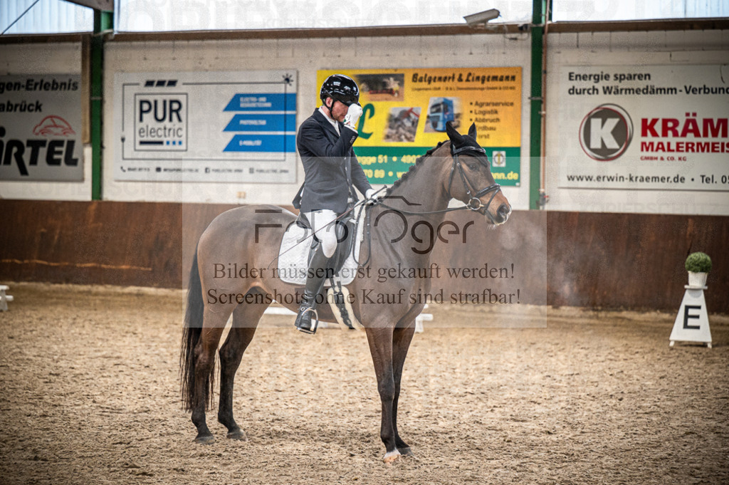 Hallenreittunier Voxtrup 2023 | Entdecke hochwertige Reitturnierfotos von Foto Oger. Professionell, emotional und authentisch – jetzt Lieblingsmomente im Shop bestellen. - Realisiert mit Pictrs.com