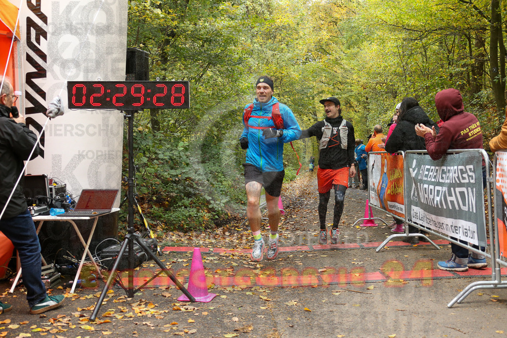 251026_1231_EX1_0574 | Sportfotografie im Rhein-Sieg Kreis, Köln, Bonn, NRW, Rheinland Pfalz, Hessen, etc. Unser Tätigkeitsfeld umfasst den Laufsport vom Volkslauf über den Marathon, Duathlon, Triathon bis zum Ultralauf wie Kölnpfad Ultra oder Schindertrail.