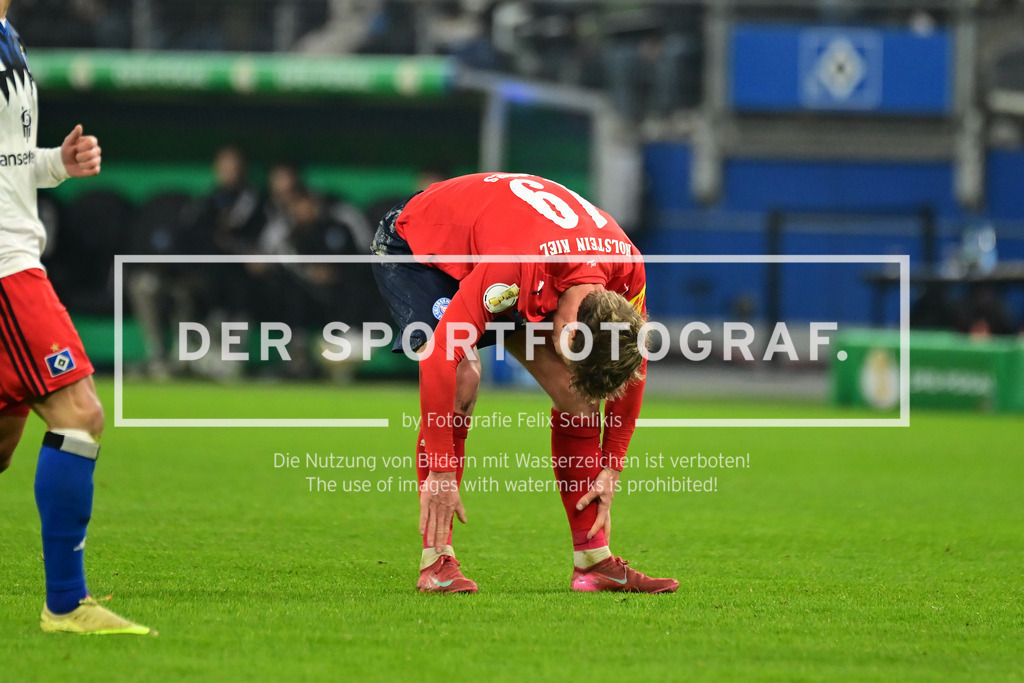 Fußball I Herren I Saison 2025-2026 I DFB-Pokal I Achtelfinale I Hamburger SV - Holstein Kiel I 41700 | Phil Harres (19, Holstein Kiel) - Realisiert mit Pictrs.com