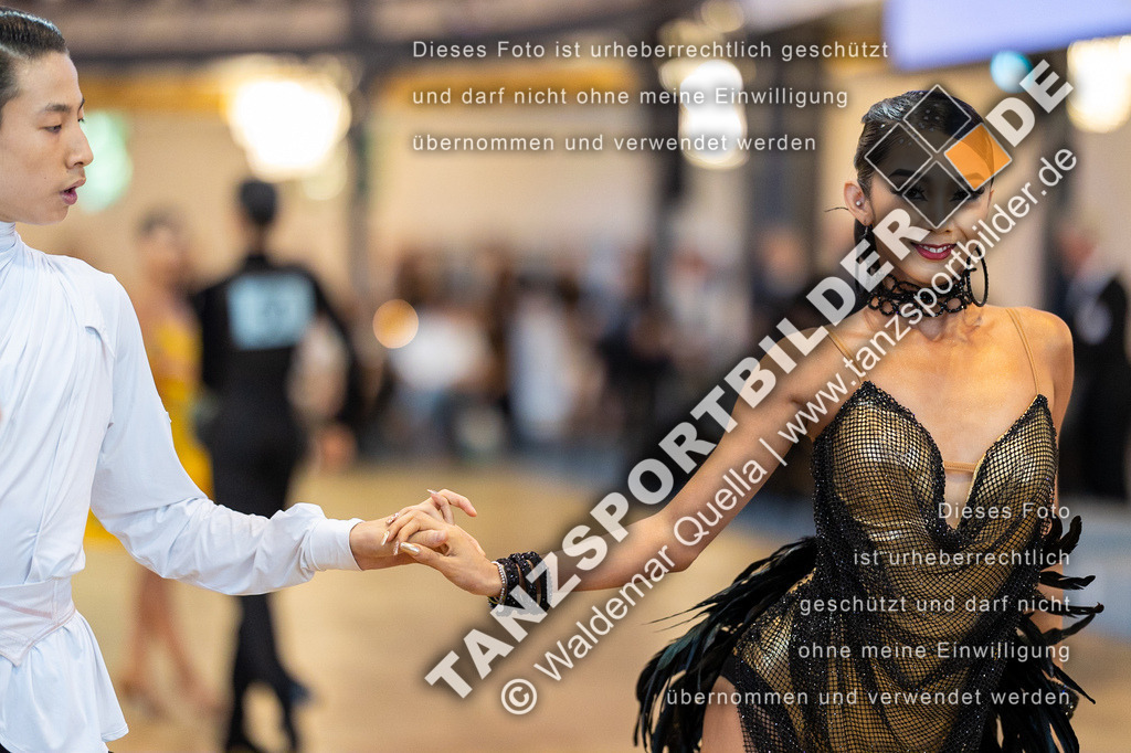 20230812-00707 | Hier finden Sie Tanz Bilder vom Latein und Standard Formationen tanzen. Sportbilder vom Tanzsport. Schöne Fotos und von Weltmeisterschaft, Europameisterschaft, Bundesliga, Regionalliga, Oberliga und Landesliga sowie von GOC Stuttgart, DanceComp, WM Bremen