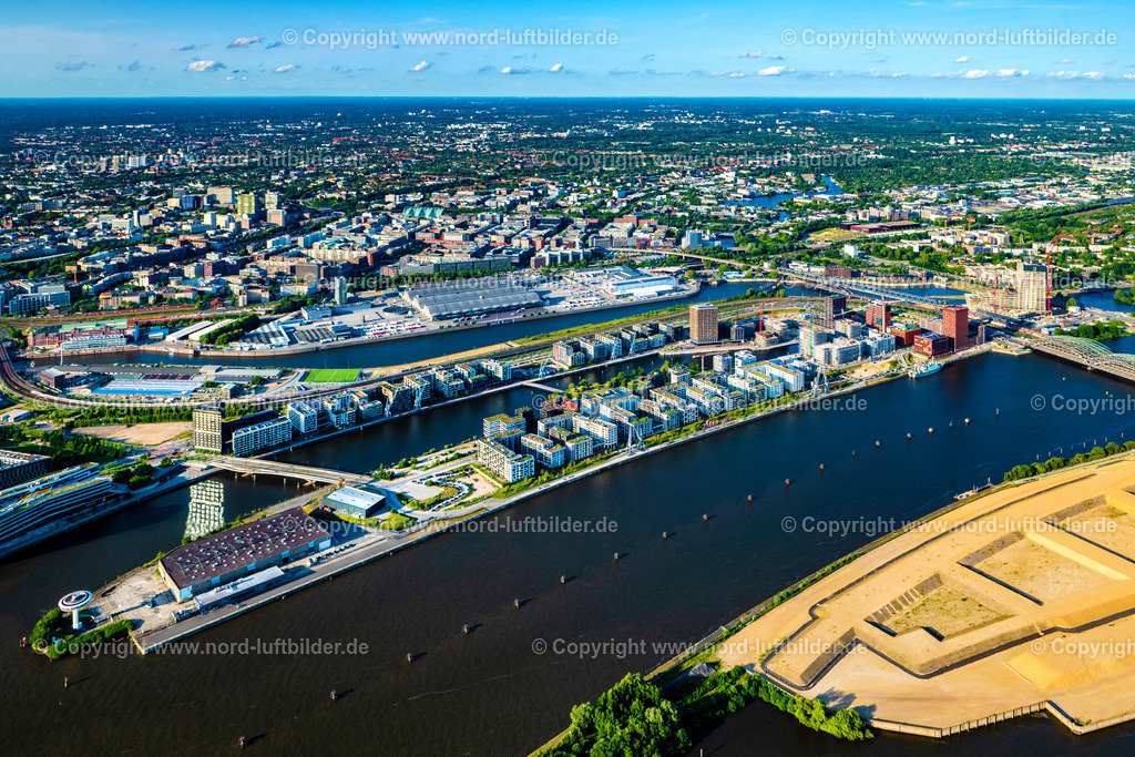 Hamburg_Baakenhafen_Elbtower_Elbbrücken_Hafencity_ELS_8141160625 | HAMBURG 16.06.2025 Baustellen für Wohn- und Geschäftshäuser im Baakenhafen entlang der der Baakenallee in der HafenCity in Hamburg, Deutschland. Weiterführende Informationen bei: AUG. PRIEN Bauunternehmung (GmbH & Co. KG),  BVE Bauverein der Elbgemeinden eG,  Baugenossenschaft Hamburger Wohnen eG,  Johann Daniel Lawaetz-Stiftung,  Richard Ditting GmbH & Co. KG,  bof architekten,  florian krieger - architektur und städtebau gmbh. // Construction sites for residential and commercial buildings in the Baakenhafen along the Baakenallee in HafenCity in Hamburg, Germany. Further information at: AUG. PRIEN Bauunternehmung (GmbH & Co. KG),  BVE Bauverein der Elbgemeinden eG,  Baugenossenschaft Hamburger Wohnen eG,  Johann Daniel Lawaetz-Stiftung,  Richard Ditting GmbH & Co. KG,  bof architekten,  florian krieger - architektur und staedtebau gmbh. Foto: Martin Elsen