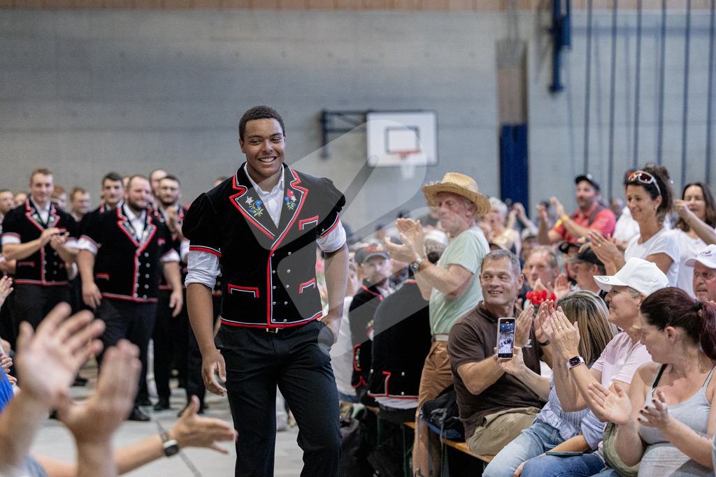 TESSINER2025_Ehrung_2133 | Die Schwinger des Schwyzer Kantonalen Schwingerverbandes: Fotos, die Dynamik und Leidenschaft festhalten, sowie emotionale Momente aus dem traditionellen Schwingsport zeigen. - Realisiert mit Pictrs.com