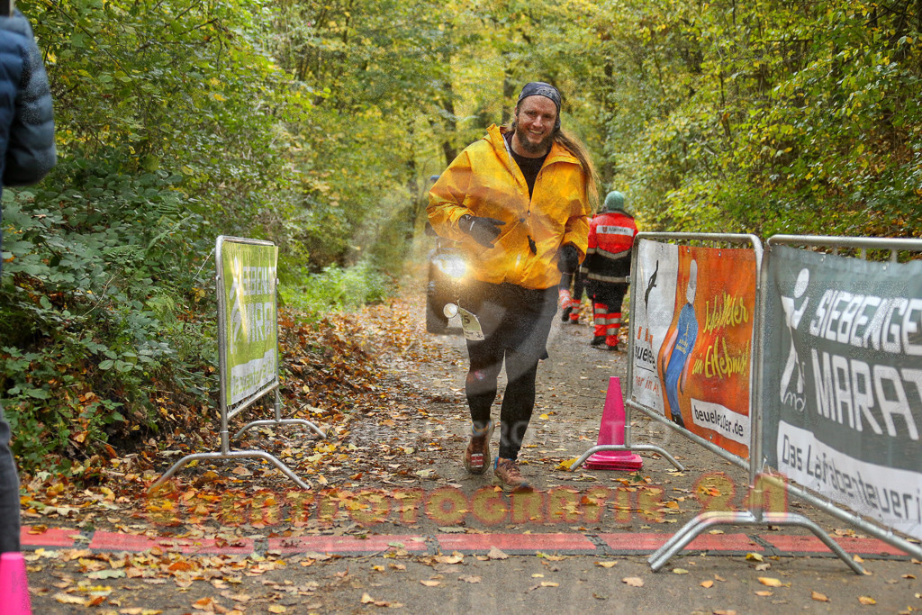 251026_1444_EX1_4204 | Sportfotografie im Rhein-Sieg Kreis, Köln, Bonn, NRW, Rheinland Pfalz, Hessen, etc. Unser Tätigkeitsfeld umfasst den Laufsport vom Volkslauf über den Marathon, Duathlon, Triathon bis zum Ultralauf wie Kölnpfad Ultra oder Schindertrail.